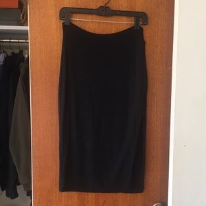 LNA pencil skirt with slit